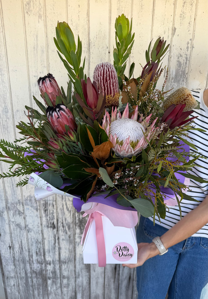 🌸 Large Mod Vase Native Arrangement - $150