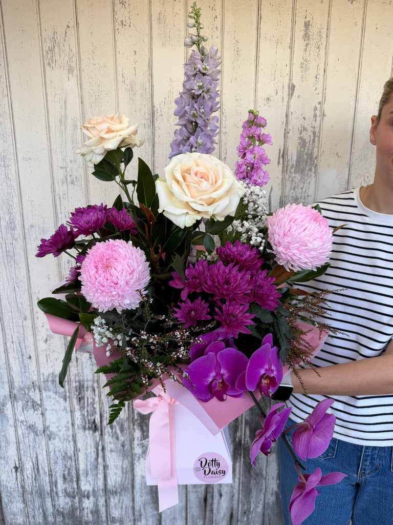 🌸 Large Mod Vase Arrangement - $180