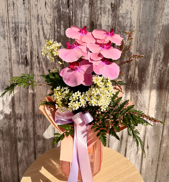 Phally in Vase