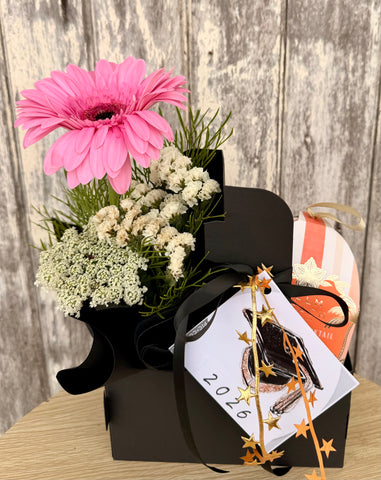 Gerbera arrangement with hand cream set