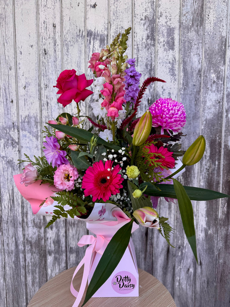🌸 Medium Mod Vase Arrangement - $120