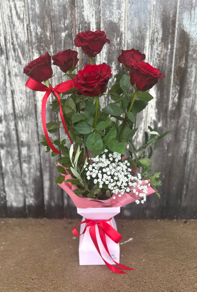 Roses - 6 Rose Mod Vase Arrangment ❤️